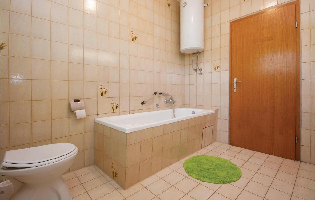 Koupelna v ubytování Holiday Home Dolac With Sea View 06