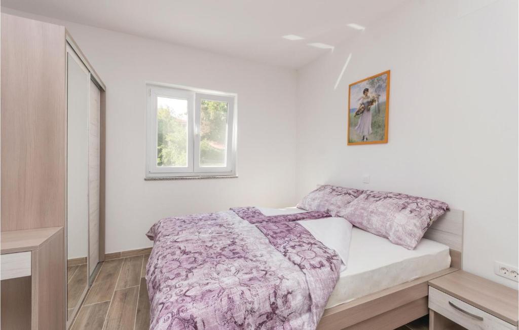 Łóżko lub łóżka w pokoju w obiekcie Amazing Studio In Biograd With Wifi
