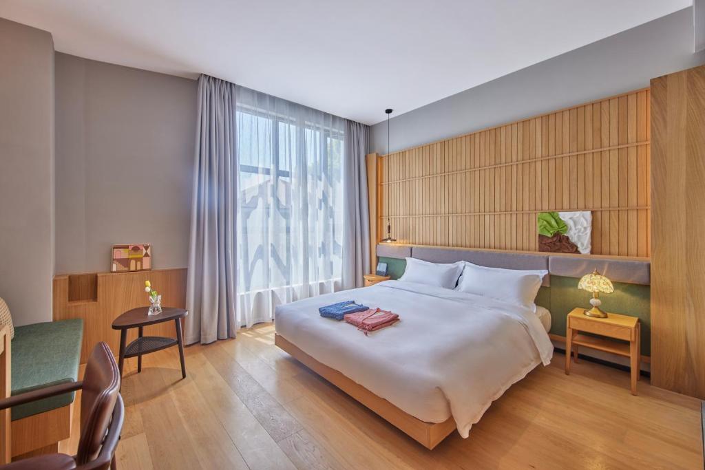 Postel nebo postele na pokoji v ubytování Timeless Boutique House Shanghai