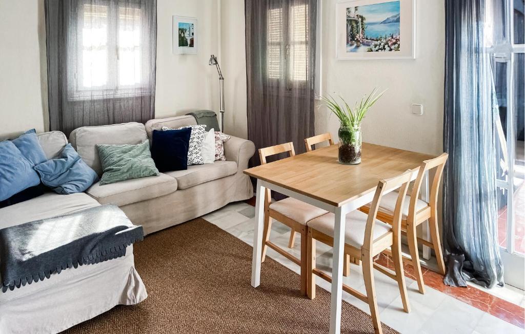 Posedenie v ubytovaní 2 Bedroom Lovely Apartment In Mijas