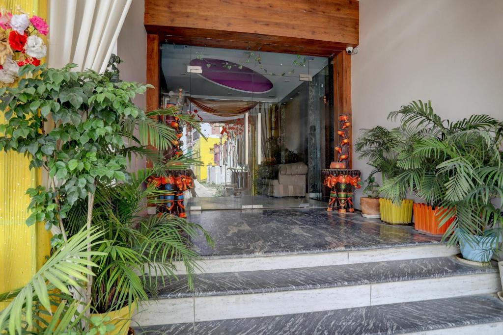 Fotografie z fotogalerie ubytování Super Townhouse Hyderabad Gate IIT BHU Formerly RK Heights v destinaci Váránasí