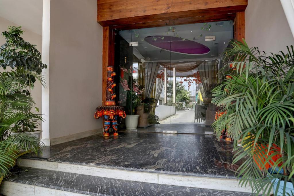 Fotografie z fotogalerie ubytování Super Townhouse Hyderabad Gate IIT BHU Formerly RK Heights v destinaci Váránasí