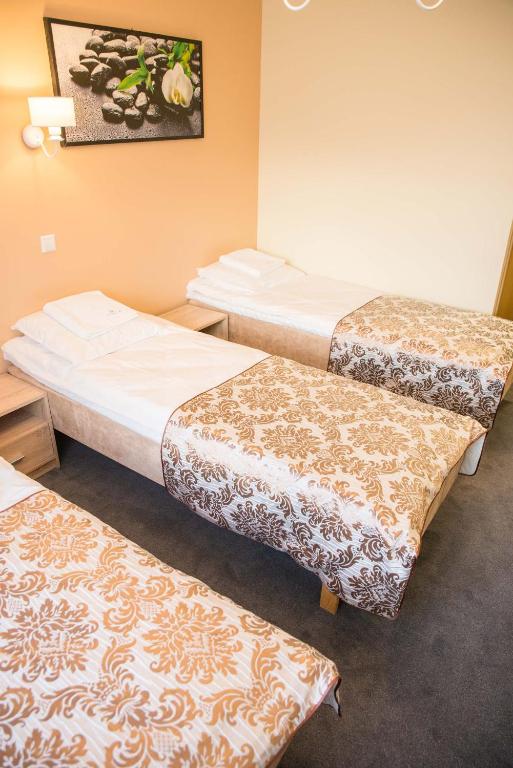 Postel nebo postele na pokoji v ubytování Ankur Hotell