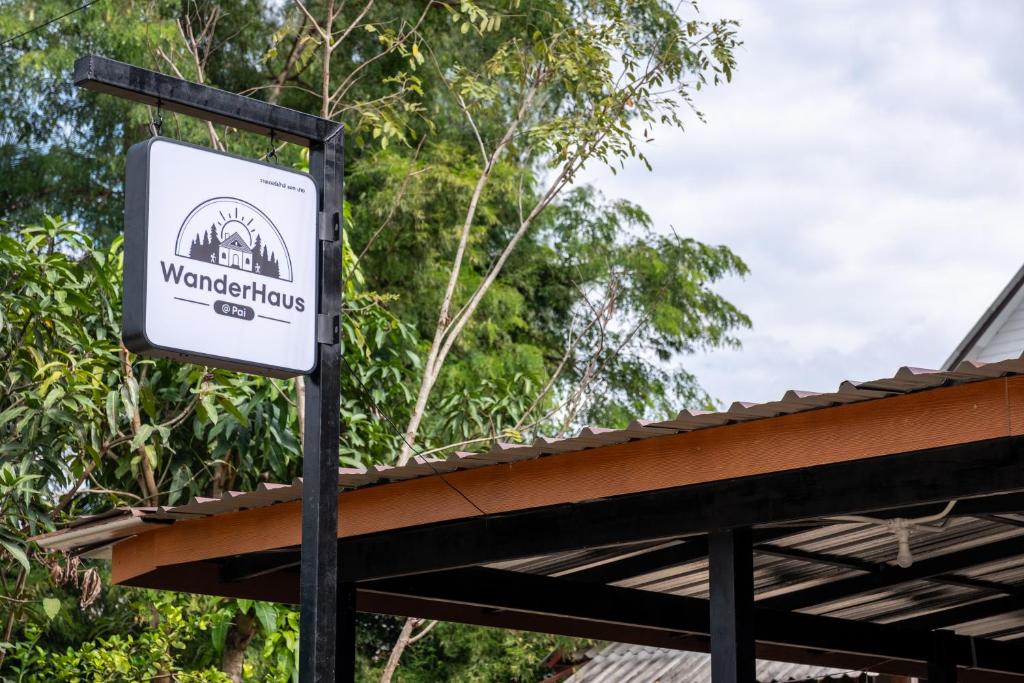 Certifikát, hodnocení, plakát nebo jiný dokument vystavený v ubytování WanderHaus at Pai Hostel
