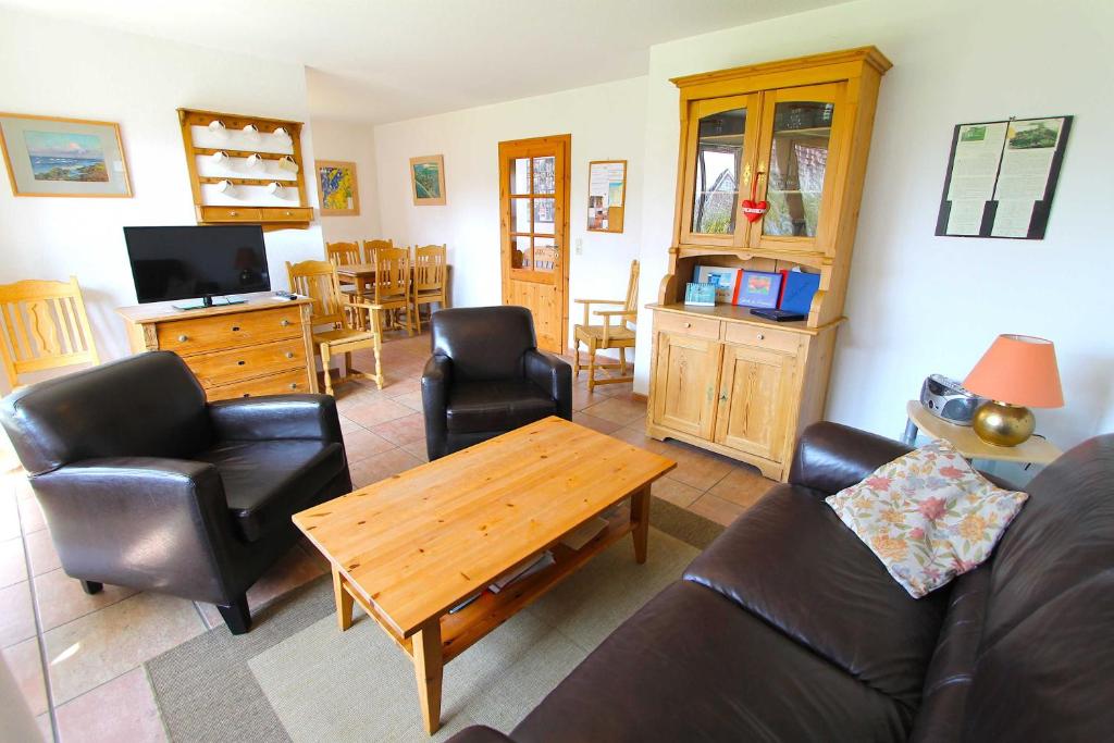 TV a/nebo společenská místnost v ubytování Reriker Sonnenhaus Erdgeschoss, Familie Kraus