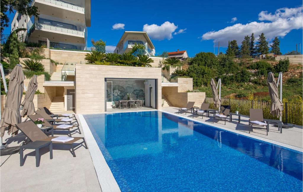 Bazén v ubytovaní Pet Friendly Apartment In Krk With Wifi alebo v jeho blízkosti