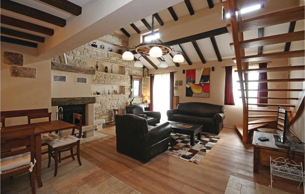 Część wypoczynkowa w obiekcie 3 Bedroom Beautiful Home In Lisicic