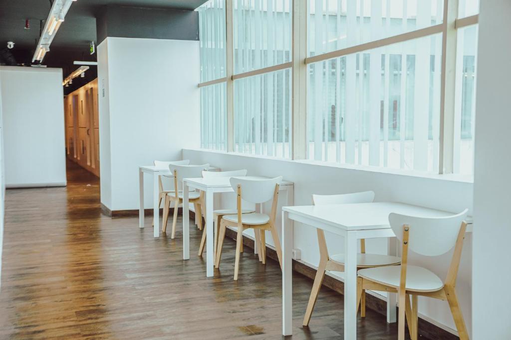 Restaurace v ubytování Bobopod ITC Kuningan, Jakarta