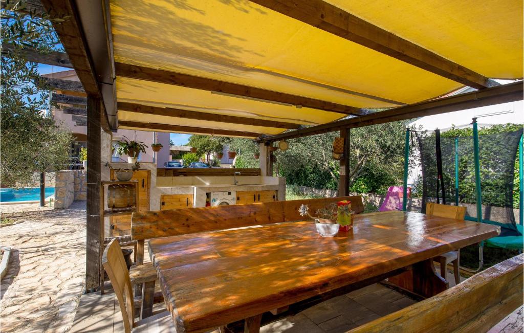 Basen w obiekcie Stunning Home In Pinezici With Kitchen lub w pobliżu