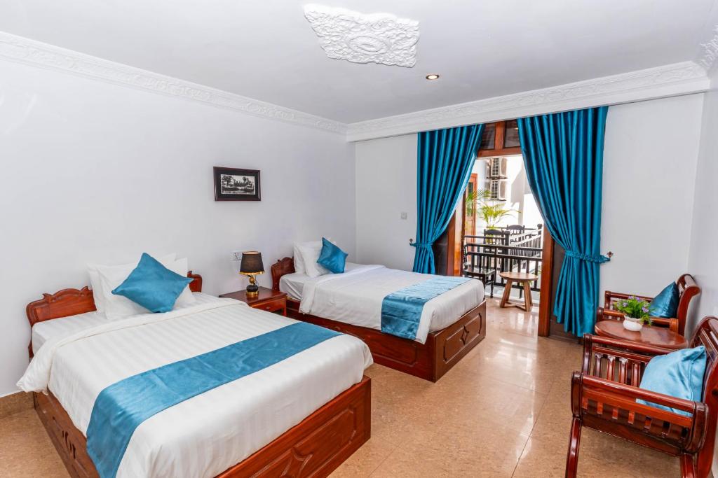 Postel nebo postele na pokoji v ubytování Rithy Rin Angkor Hotel