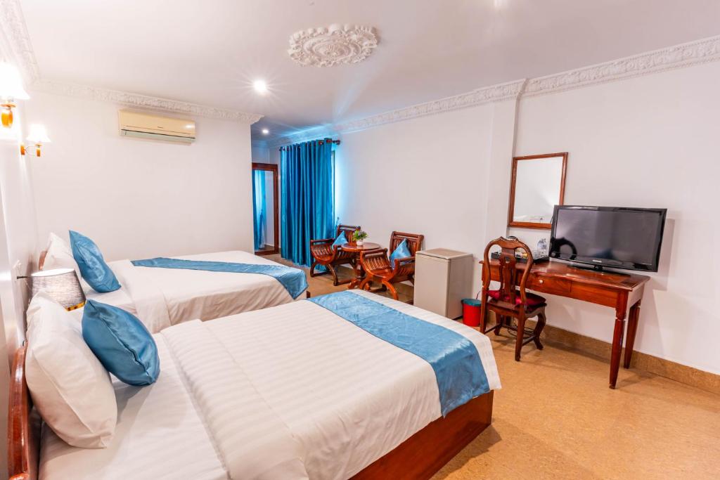 Postel nebo postele na pokoji v ubytování Rithy Rin Angkor Hotel