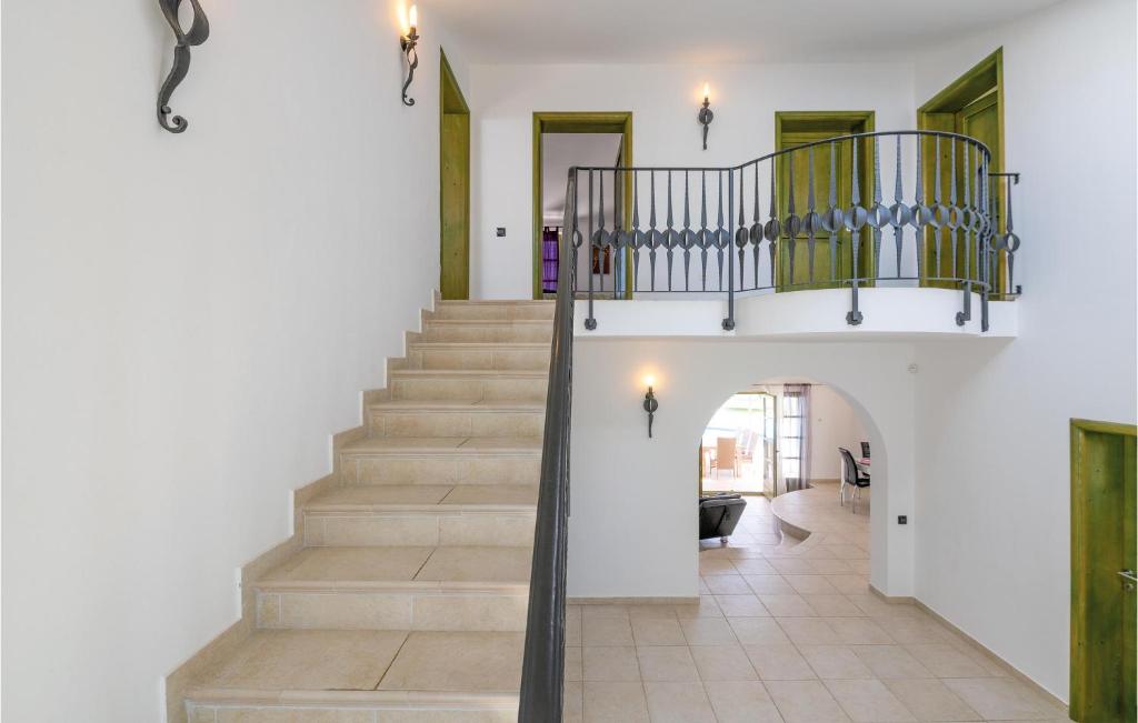 Fotografia z galérie ubytovania 5 Bedroom Awesome Home In Valtura v destinácii Valtura