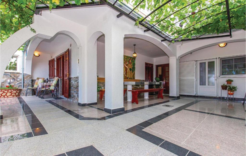 Budova, v ktorej sa apartmán nachádza