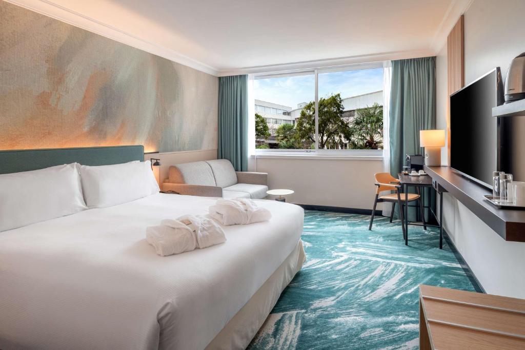 DoubleTree by Hilton Paris Bougival - Quarto King Deluxe Com Sofá-Cama