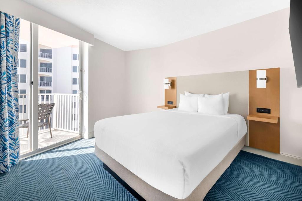 Hilton Vacation Club The Cove on Ormond Beach - Two-Bedroom Suite With Balcony