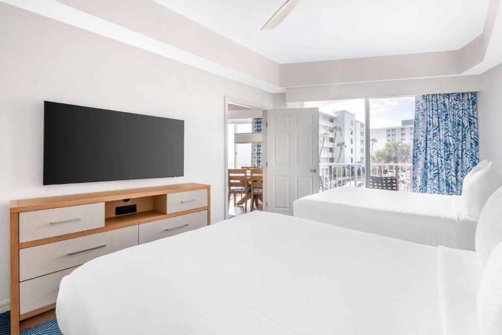 Hilton Vacation Club The Cove on Ormond Beach - Two-Bedroom Suite With Balcony