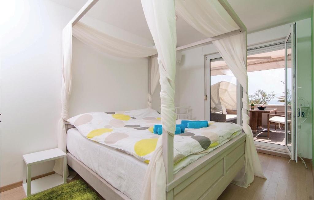 Posteľ alebo postele v izbe v ubytovaní Apartment Split With Sea View 04