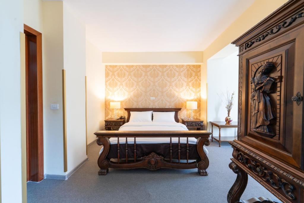 
Junior Suite with Spa Access 
