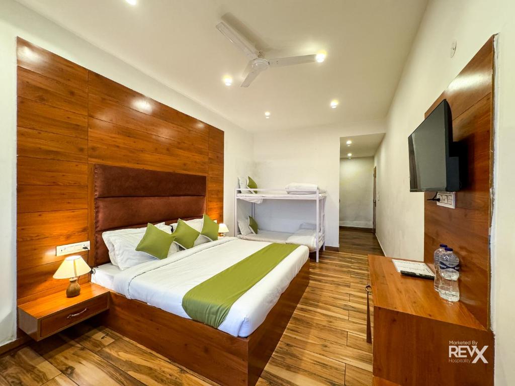TV o dispositivi per l'intrattenimento presso Hotel Wraveler Inn Mussoorie