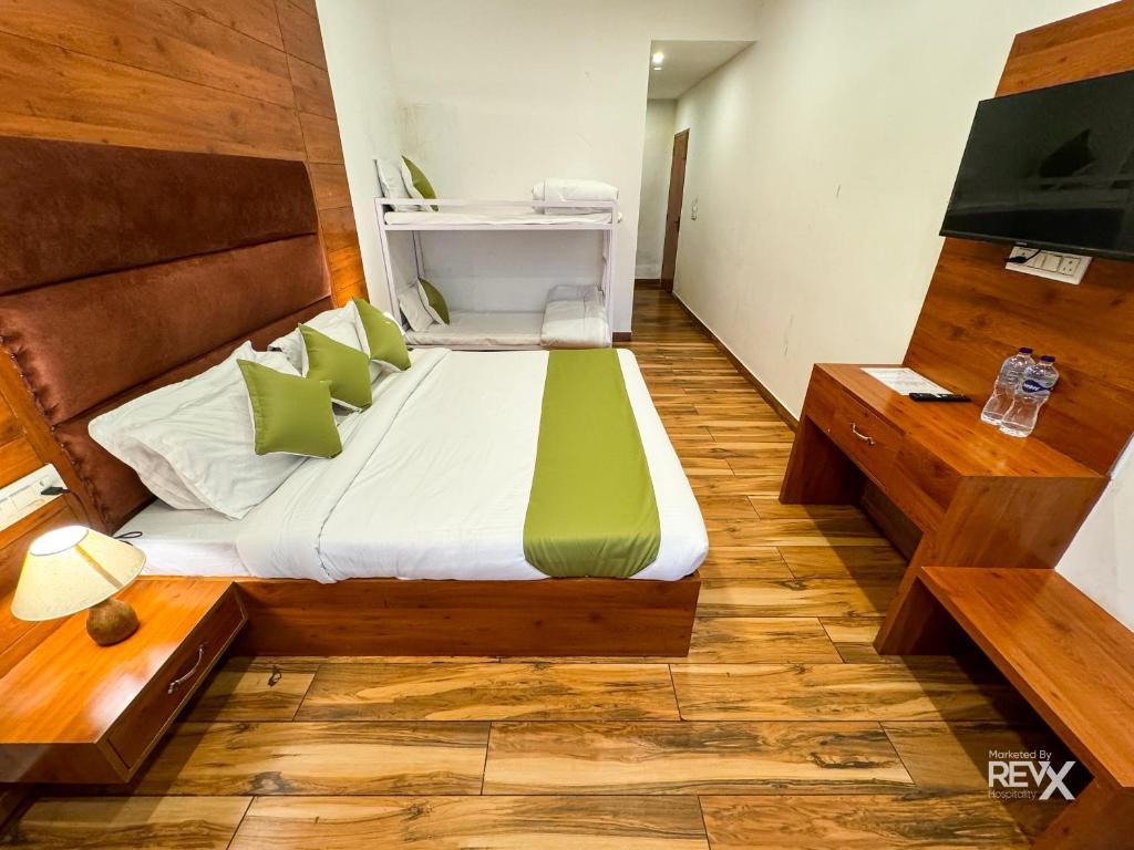 TV o dispositivi per l'intrattenimento presso Hotel Wraveler Inn Mussoorie