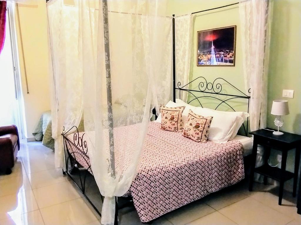 Łóżko lub łóżka w pokoju w obiekcie Al Quadrato D'Oro rooms