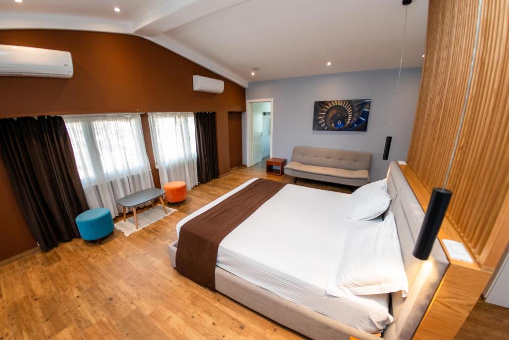 Postel nebo postele na pokoji v ubytování Olivar Hotel Tirana