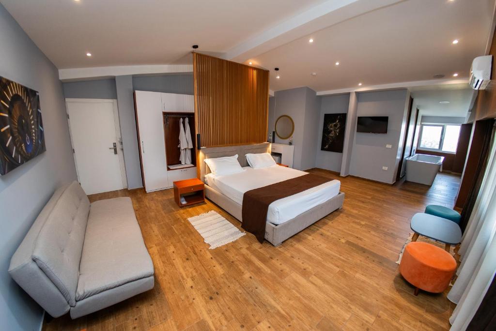 Postel nebo postele na pokoji v ubytování Olivar Hotel Tirana
