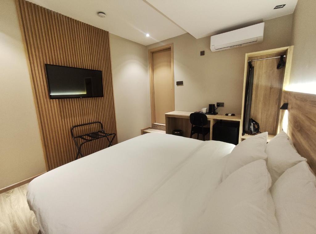 TV a/nebo společenská místnost v ubytování Nuvo Hotel