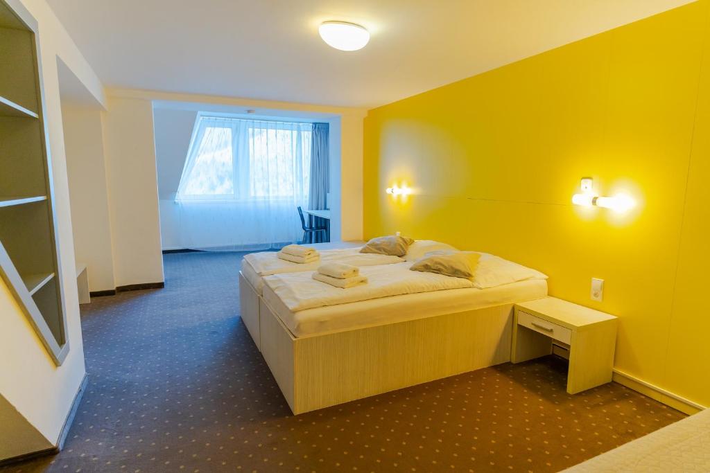 Postel nebo postele na pokoji v ubytování Hotel Ostredok