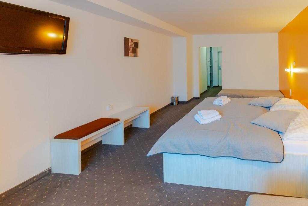 Postel nebo postele na pokoji v ubytování Hotel Ostredok