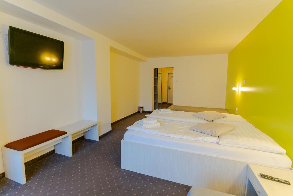 Postel nebo postele na pokoji v ubytování Hotel Ostredok