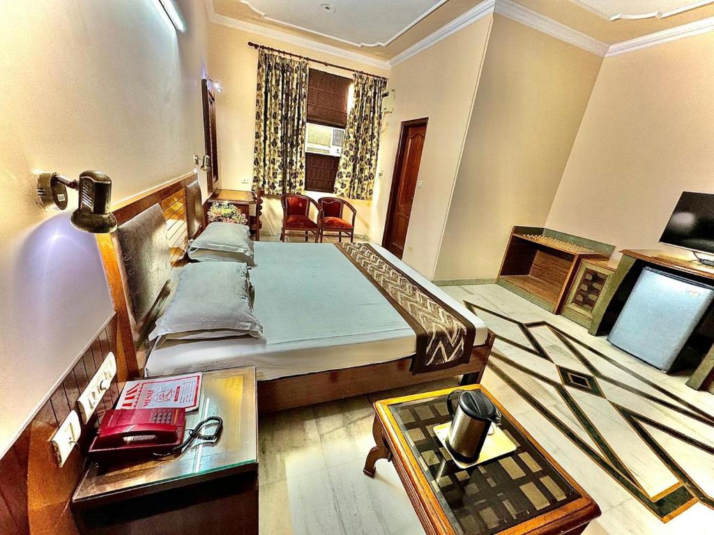 Postel nebo postele na pokoji v ubytování Hotel C Park - 2 mins from Karol Bagh Metro Station, New Delhi