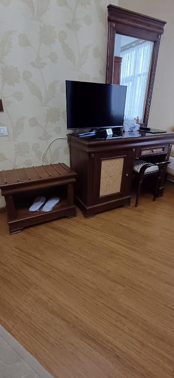 TV a/nebo společenská místnost v ubytování Acapulco Hotel