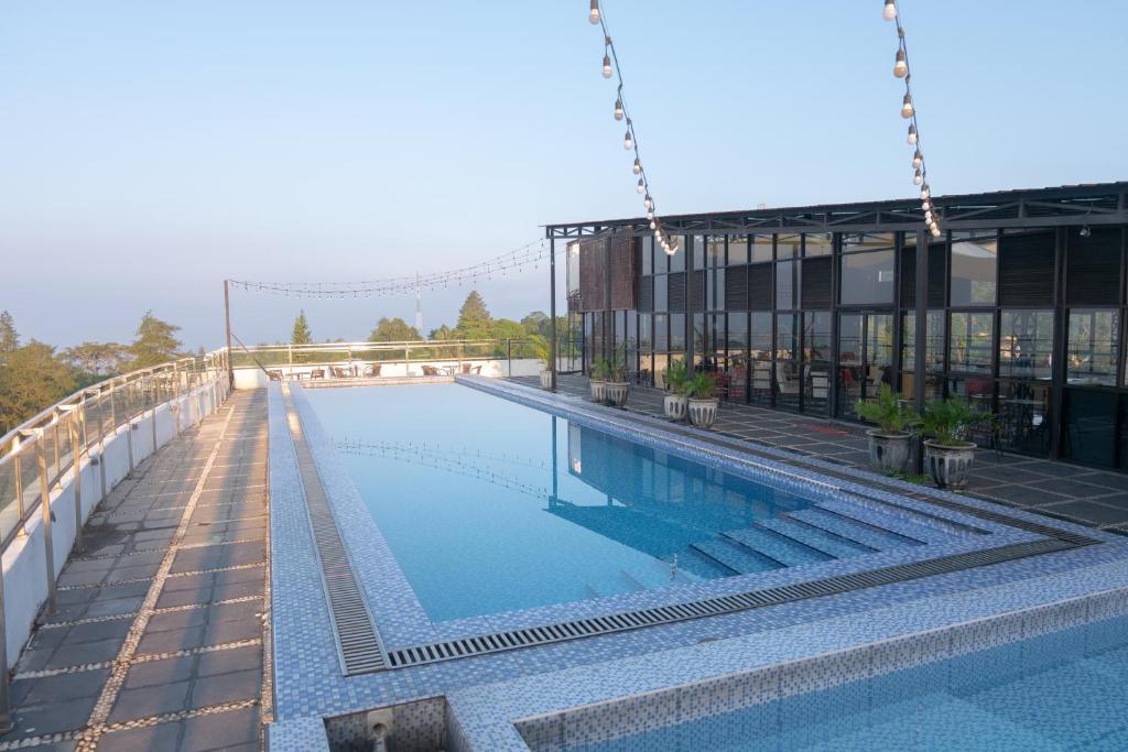 Bazén v ubytování @K Hotel nebo v jeho okolí
