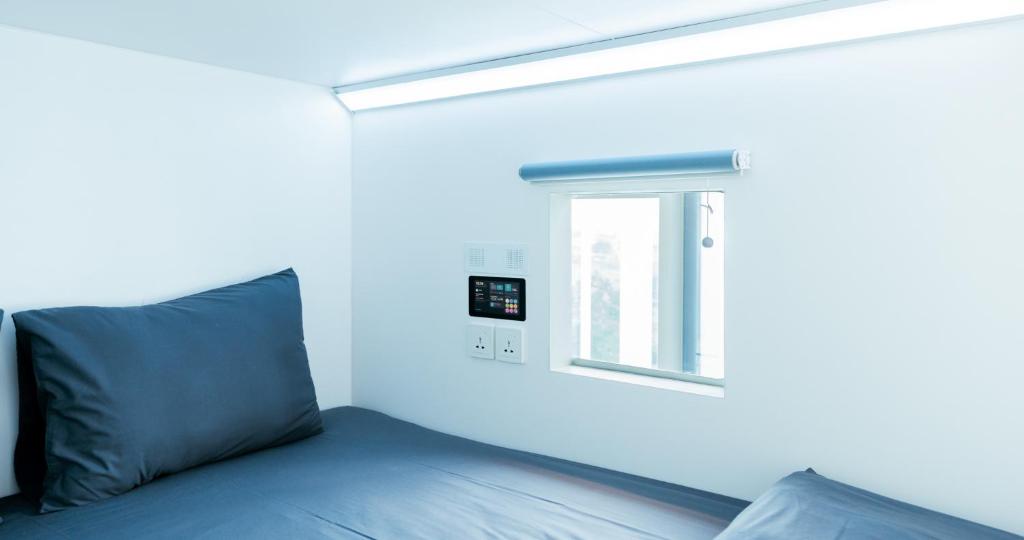 a bed in a room with a window at Bobopod Kota Tua, Jakarta in Jakarta