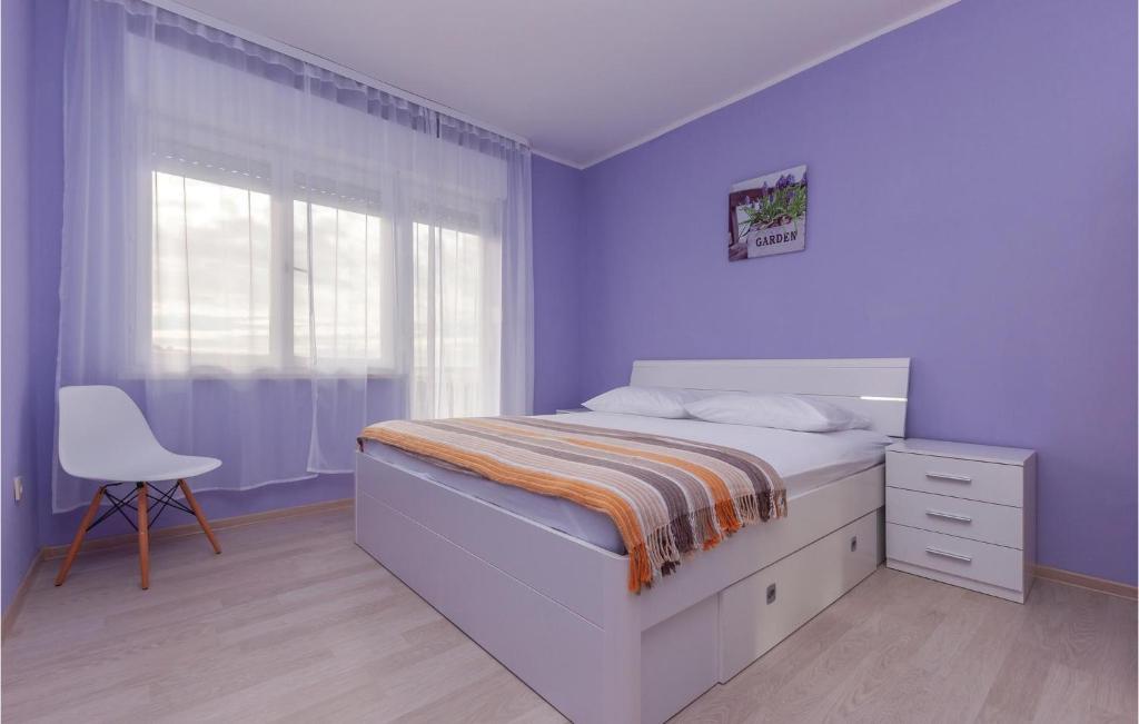 Postel nebo postele na pokoji v ubytování Holiday Home Dolac With Sea View 06