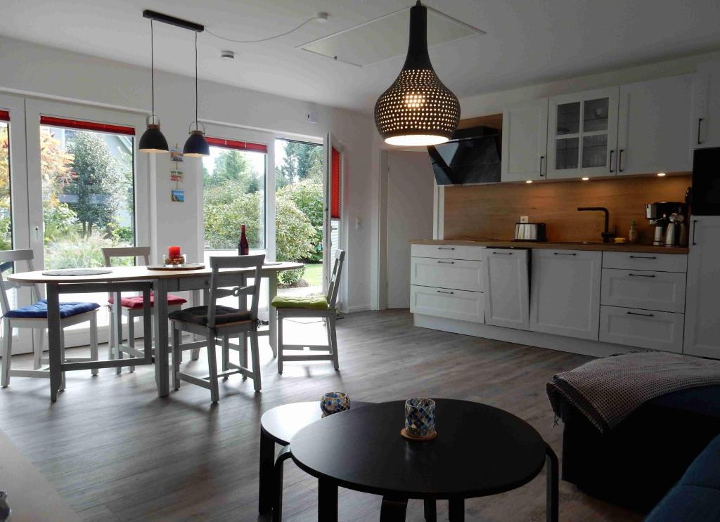 a kitchen and a living room with a table and chairs at Haus am Nordstrand 2 in Prerow