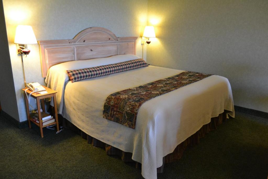 Crooked River Lodge - King Room With Spa Bath