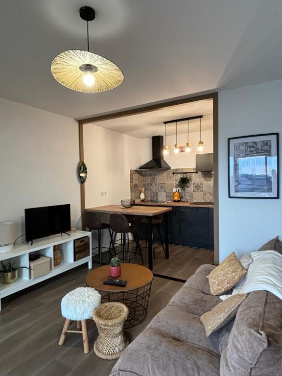 Photo de la galerie de l'établissement T1 bis chaleureux et bien situé, à La Roche-sur-Yon