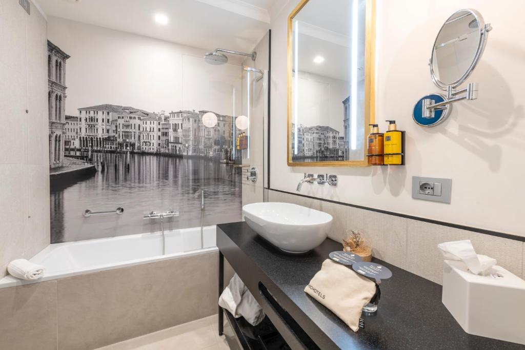 H10 Palazzo Canova - 13