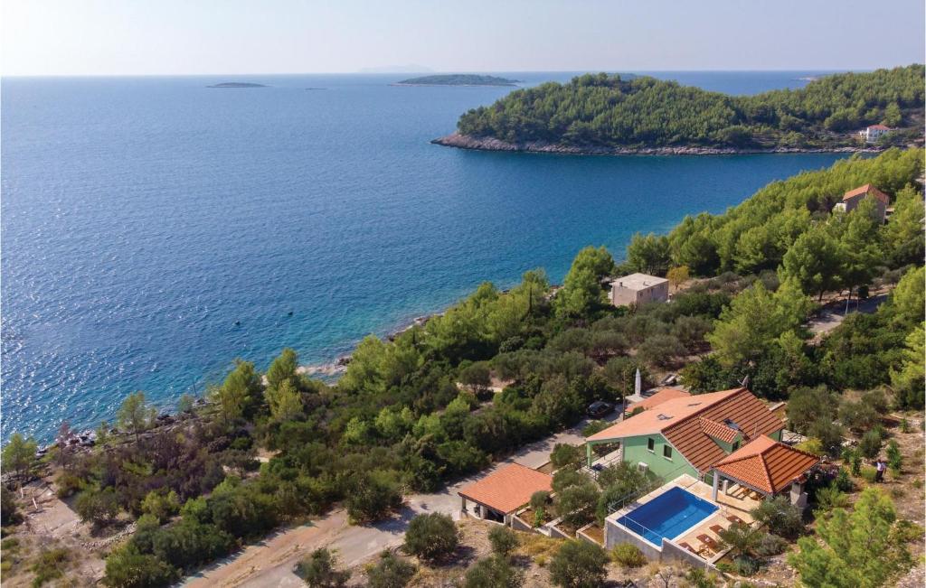 Two-Bedroom Apartment Karbuni With Sea View 09
