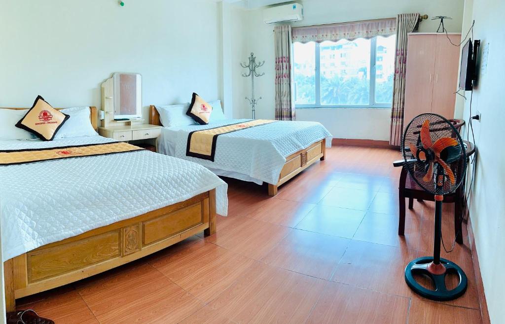 Postel nebo postele na pokoji v ubytování Van Anh Hotel