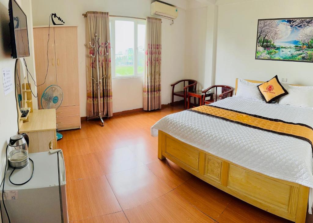 Postel nebo postele na pokoji v ubytování Van Anh Hotel