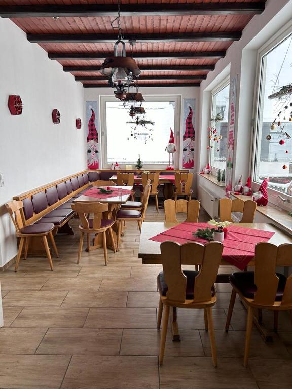 Winterberg Haus Astenblick f Weihnachts u Familienfeiern bis zu 35 P - Apartment