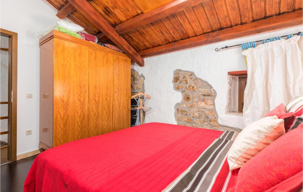 Posteľ alebo postele v izbe v ubytovaní Beautiful Home In Bale With Kitchen