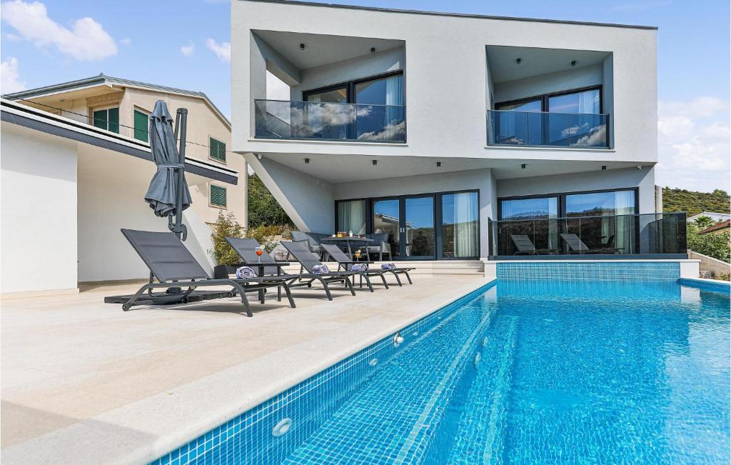 Awesome Home In Marina