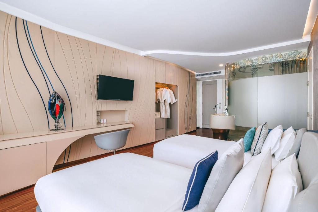 Hotel Baraquda Heeton Pattaya by Compass Hospitality - Deluxe Twin Room With Balcony