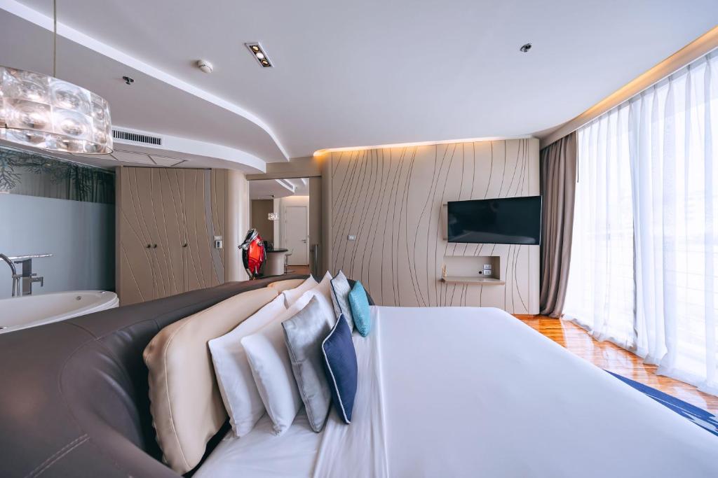 Hotel Baraquda Heeton Pattaya by Compass Hospitality - Aqua Suite One Bedroom
