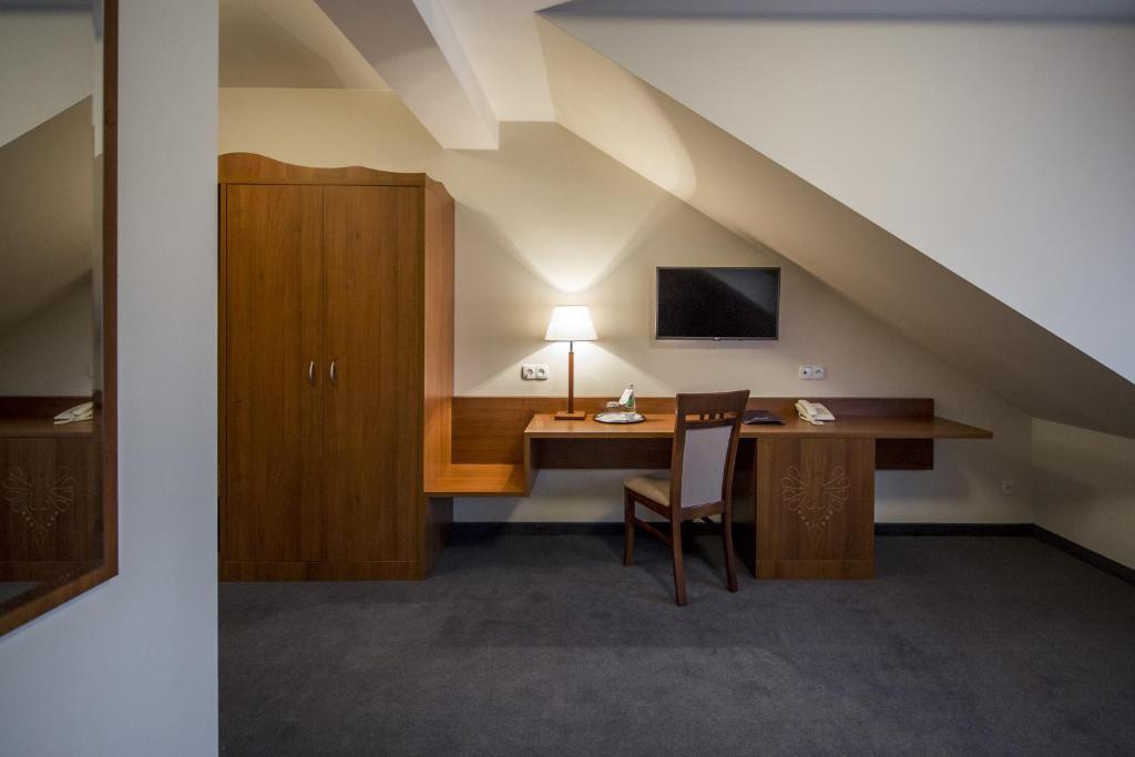 Hotel Logos - Single Room