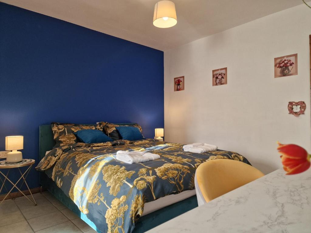 The Evergreen Hotel - Dreibettzimmer Mit Dusche
